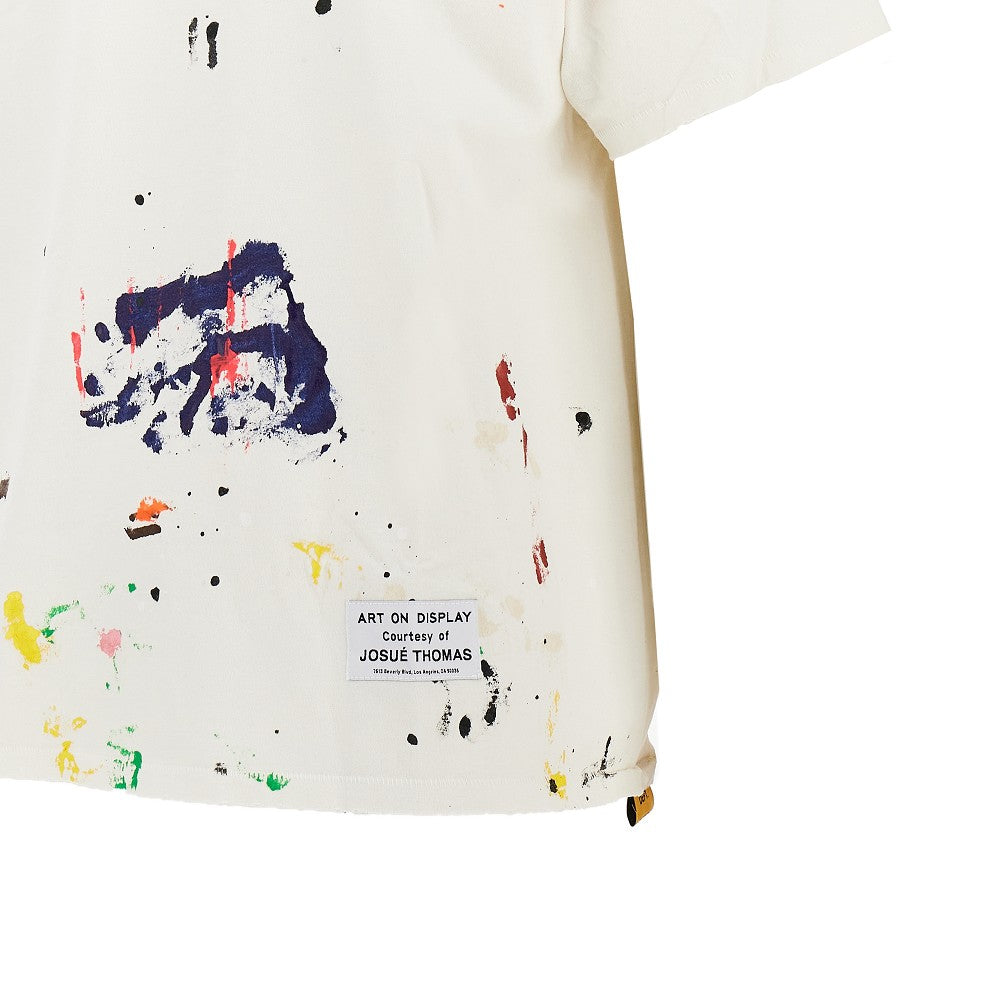 T-shirt con schizzi di vernice