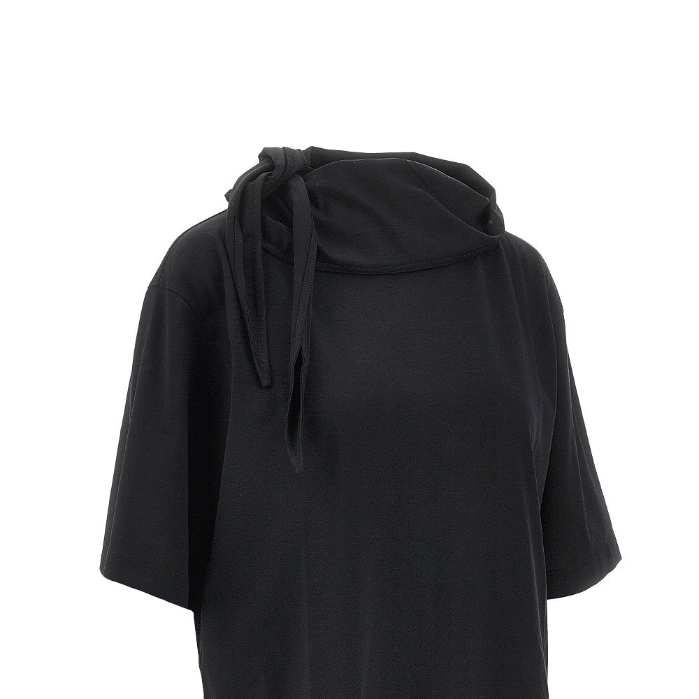 T-shirt con dettaglio foulard