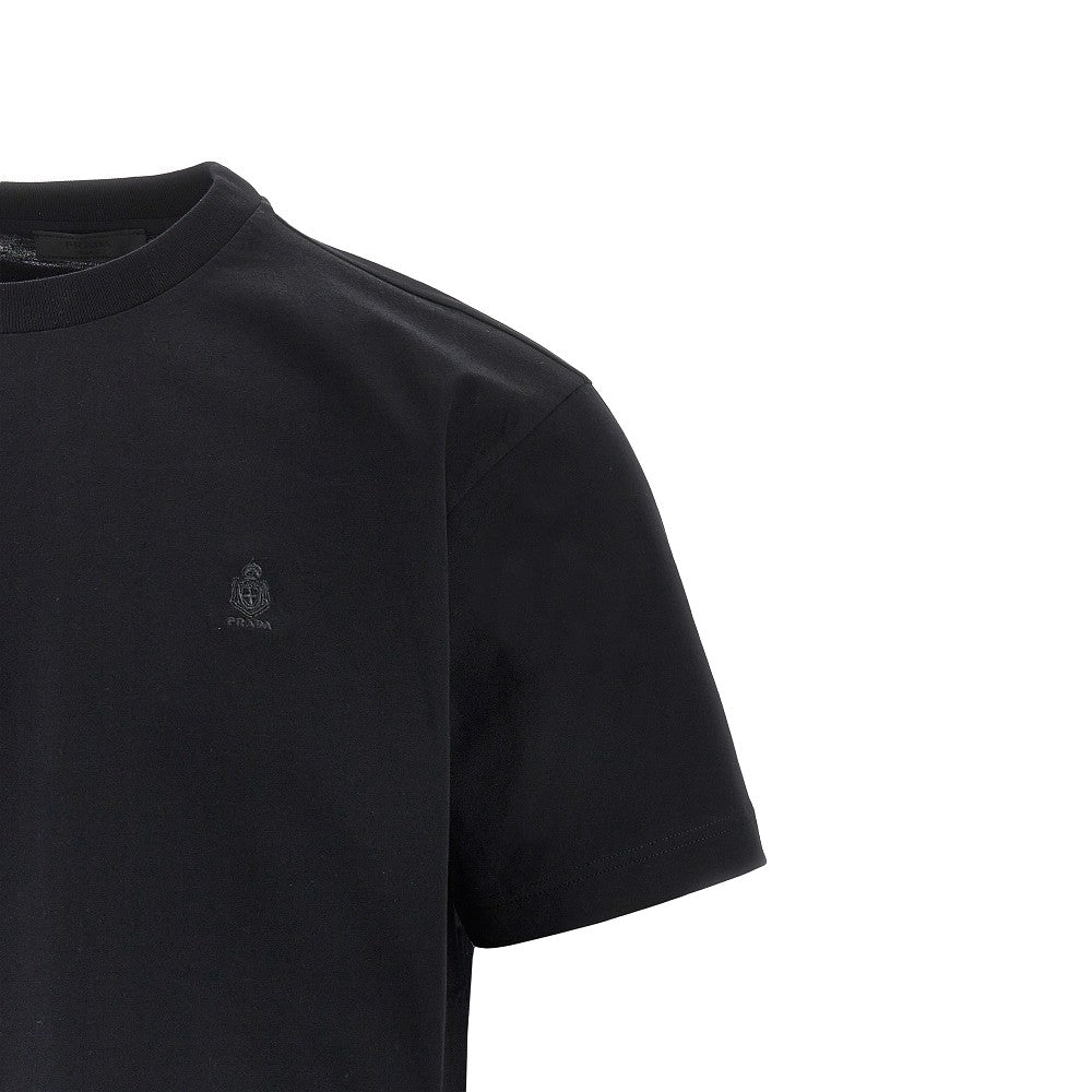 T-shirt con stemma ricamato