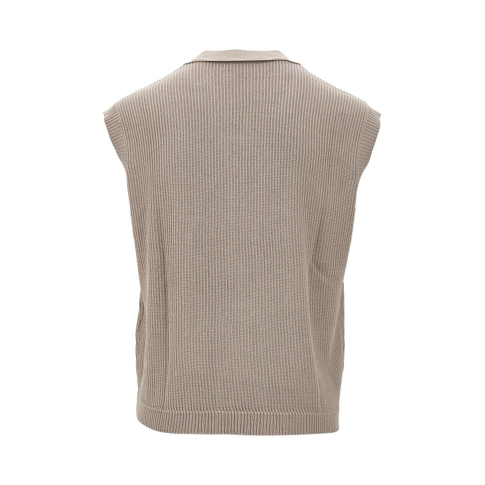 Knitted vest with zip closure
