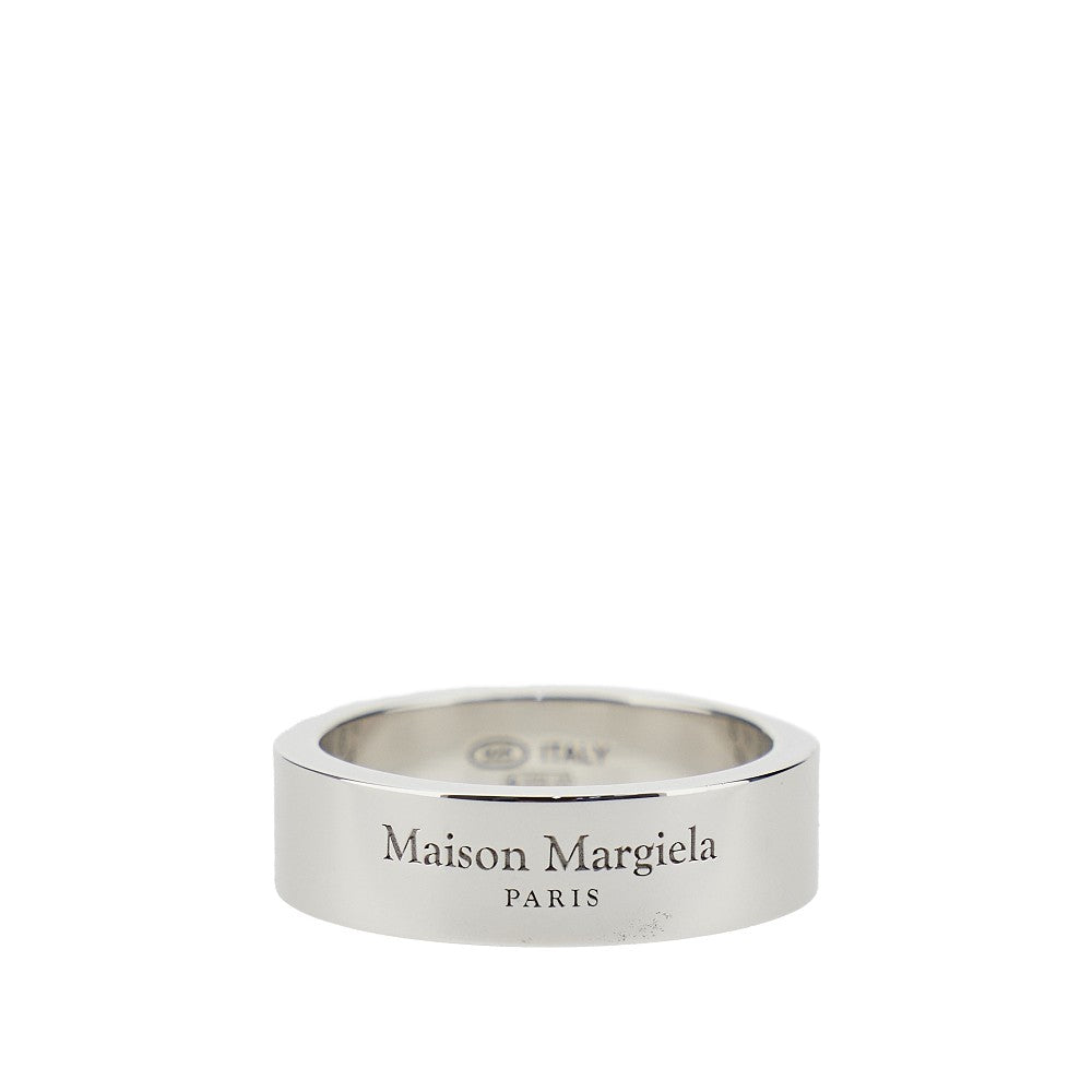Anello con logo inciso