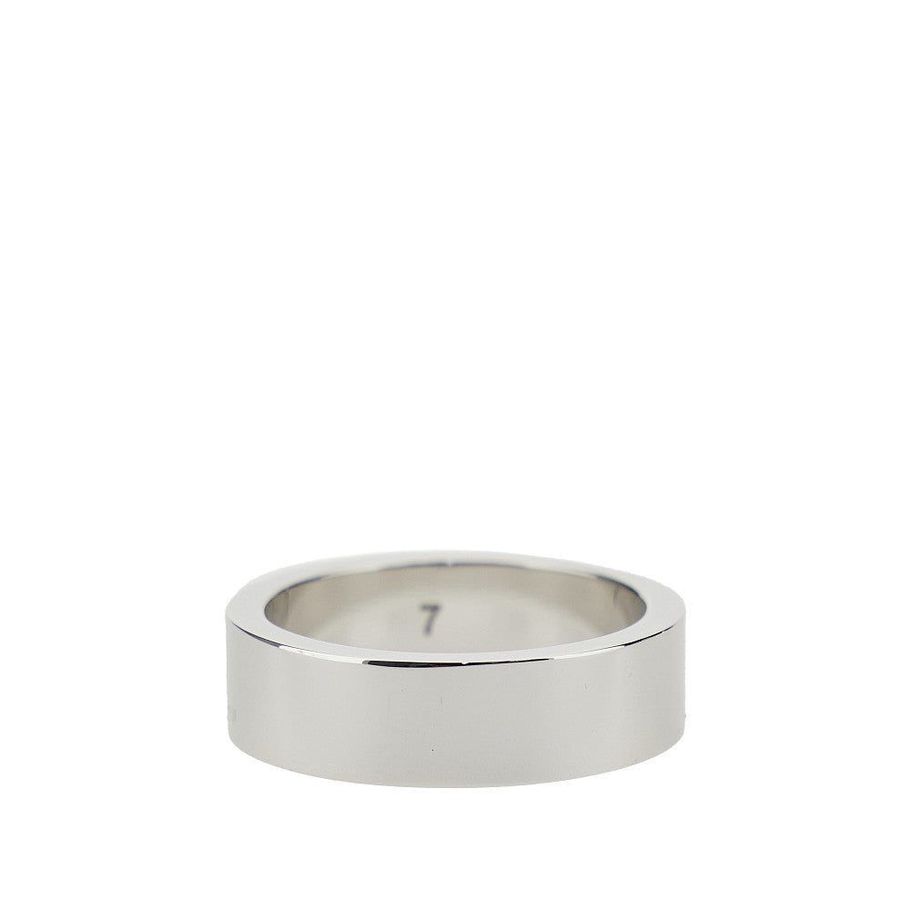 Anello con logo inciso