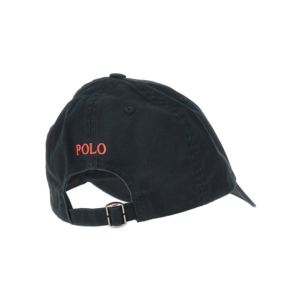 Baseball hat with logo embroidery