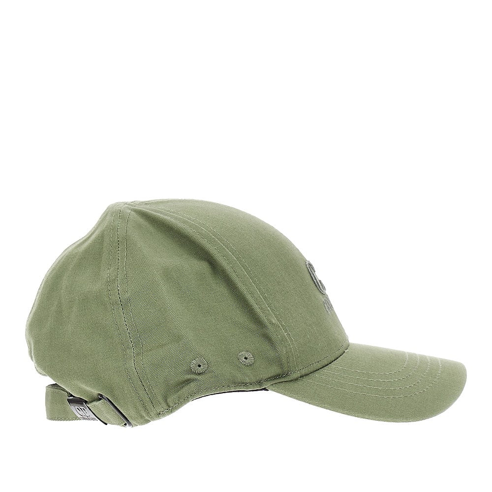 Baseball hat with logo embroidery