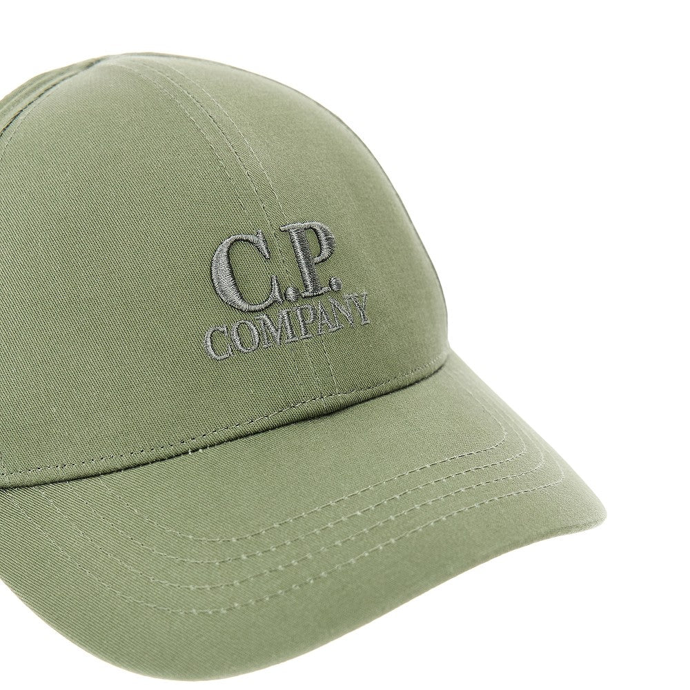 Baseball hat with logo embroidery