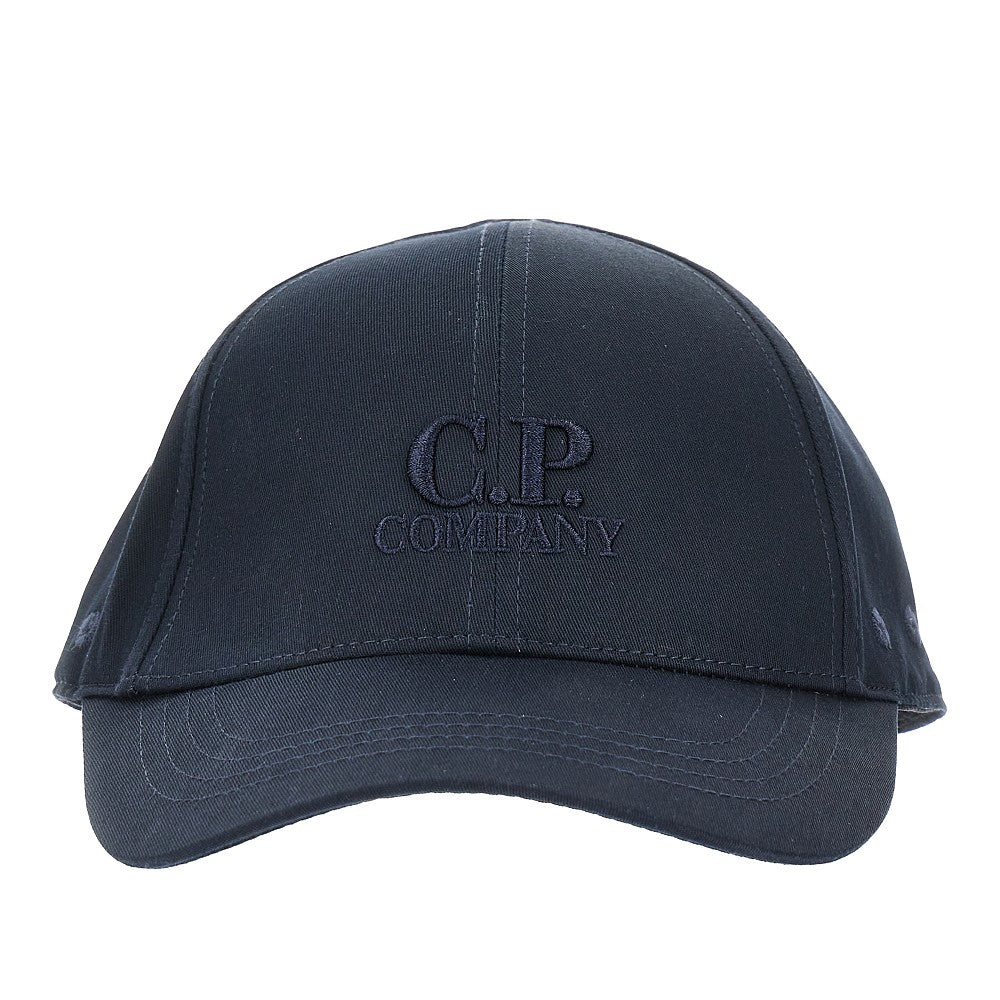 Baseball hat with logo embroidery