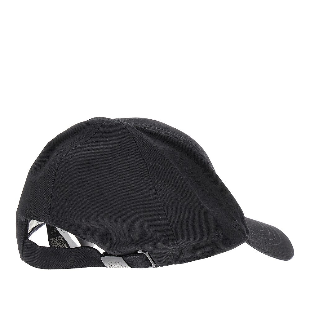 Baseball hat with logo embroidery