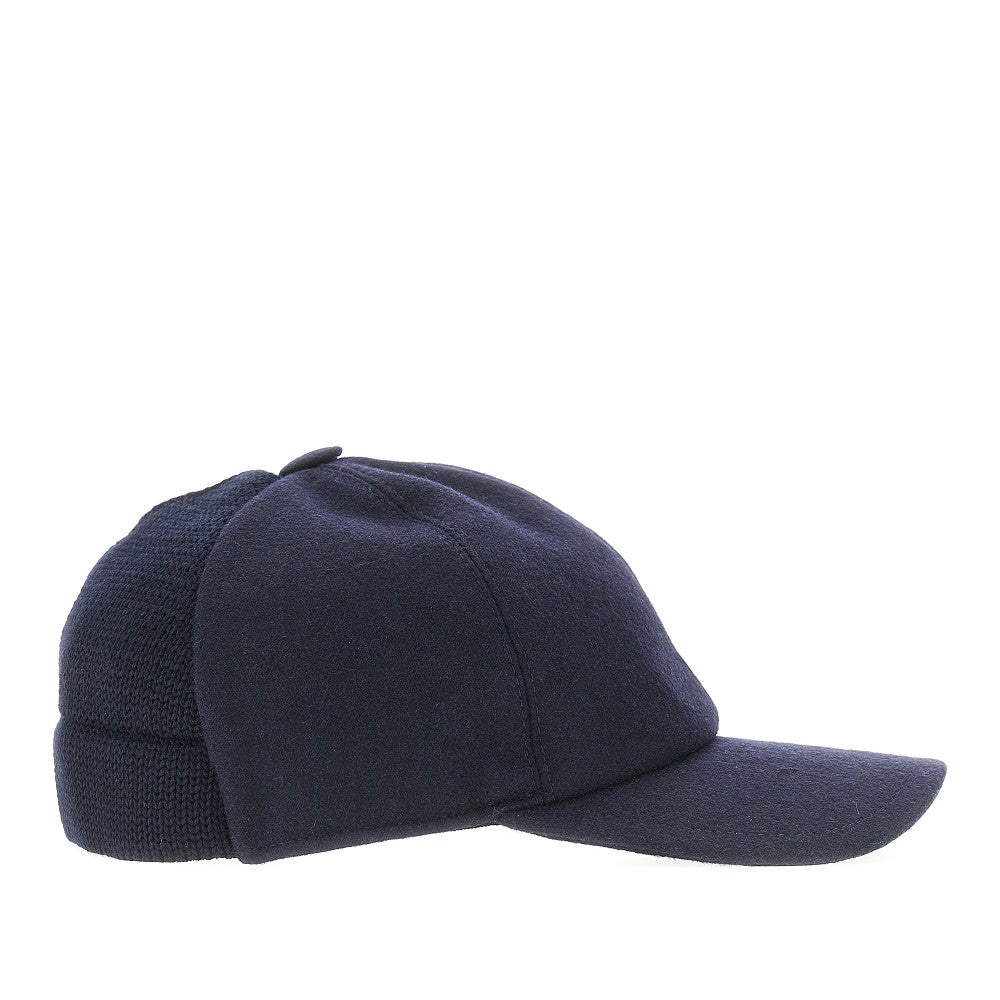 Clotch and knit baseball cap