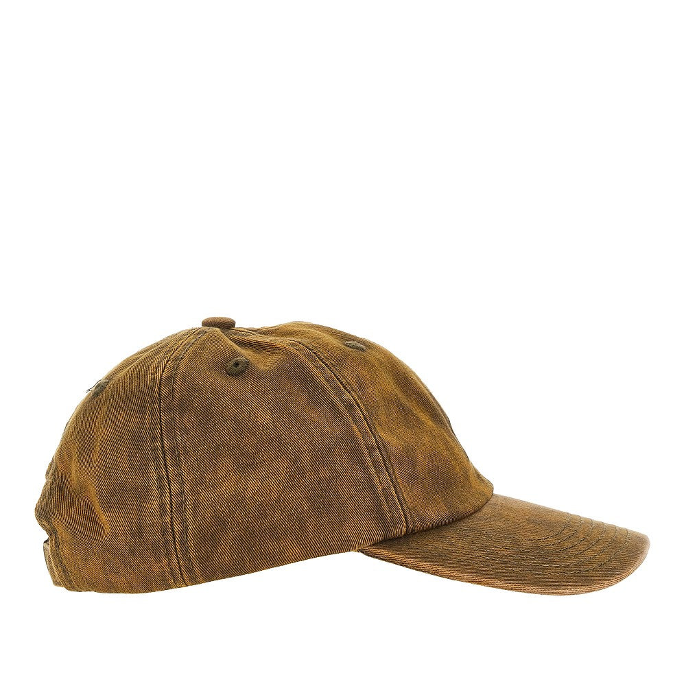 Baseball hat with logo embroidery