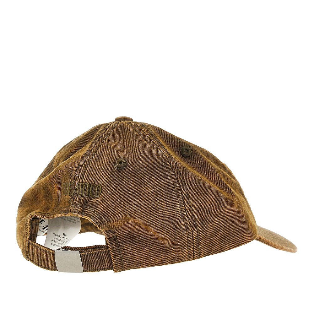 Baseball hat with logo embroidery
