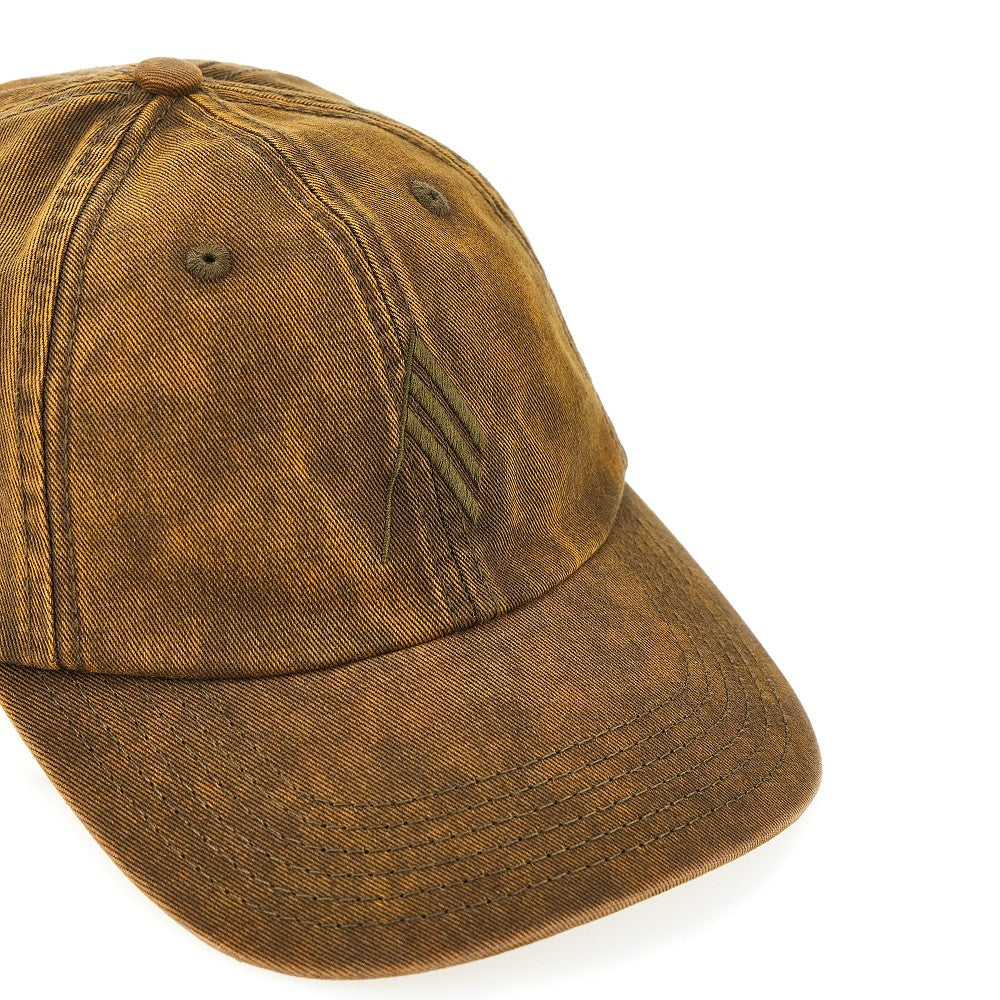 Baseball hat with logo embroidery