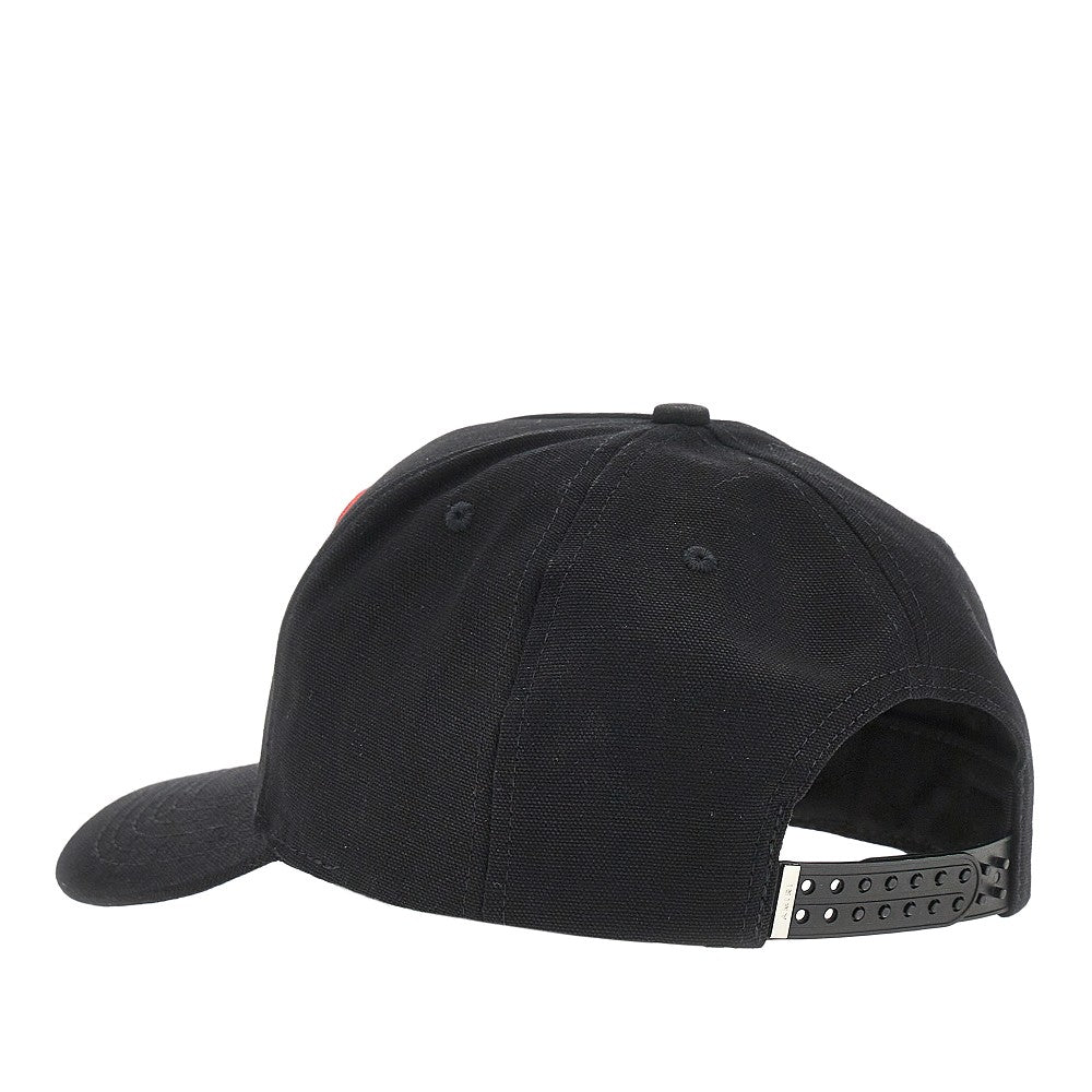 Baseball hat with logo embroidery