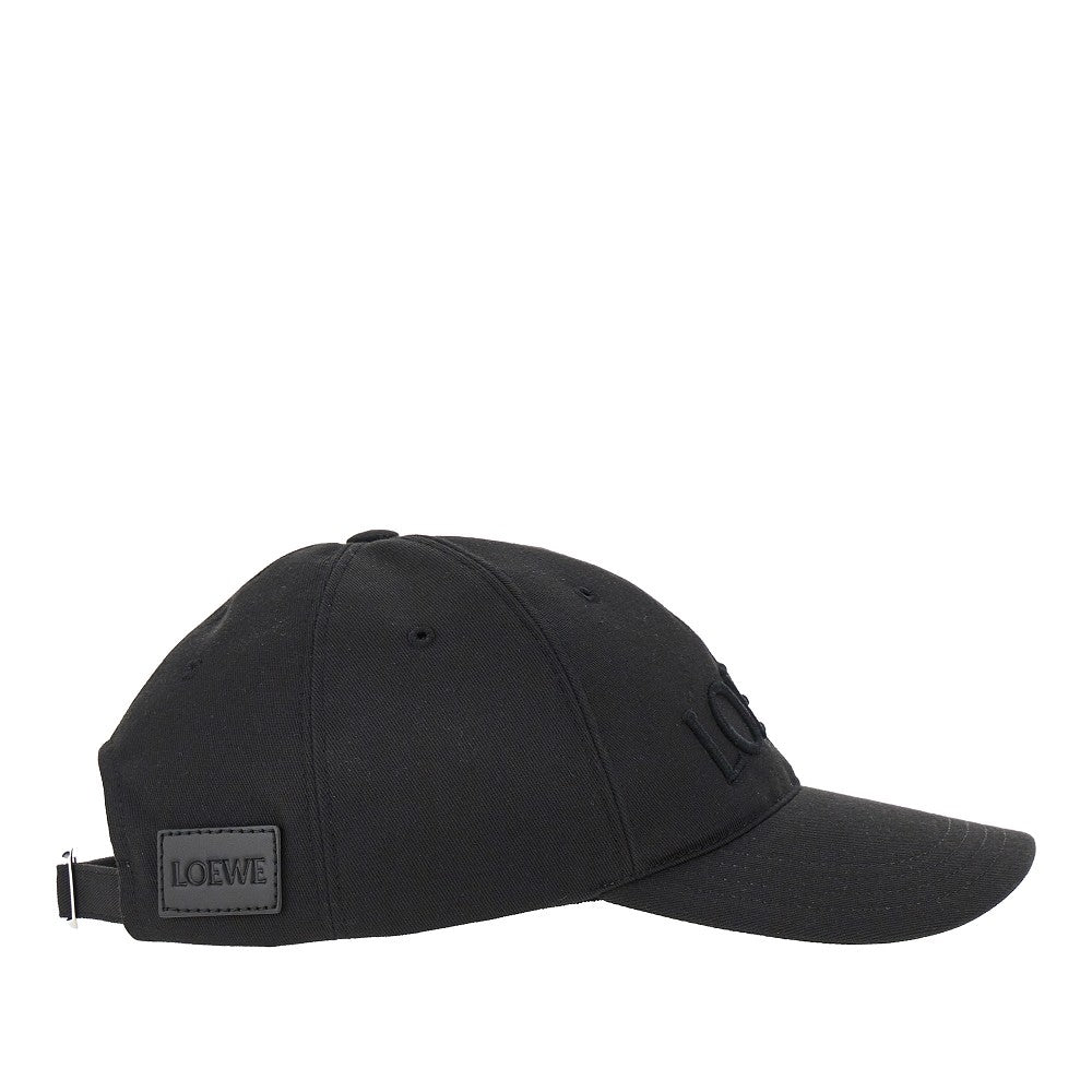 Canvas baseball cap with logo embroidery