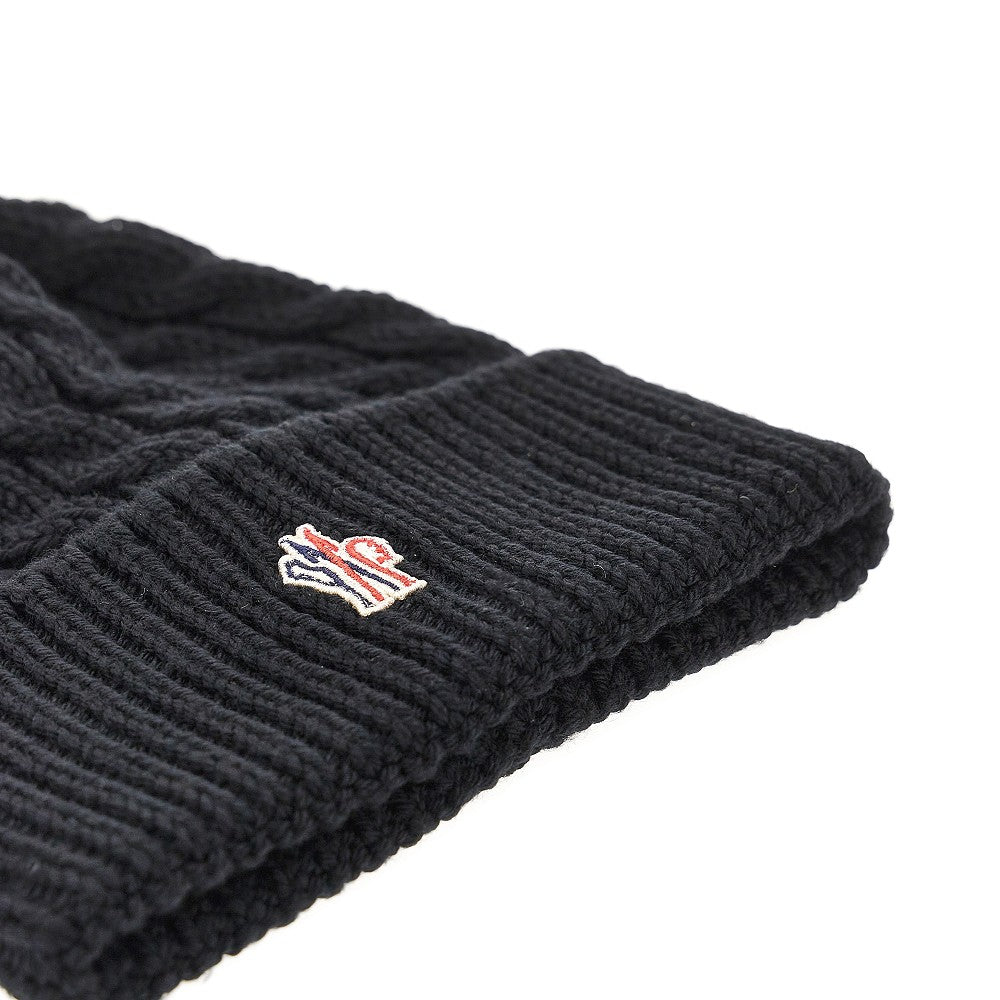 Beanie in lana con pompon in pelliccia