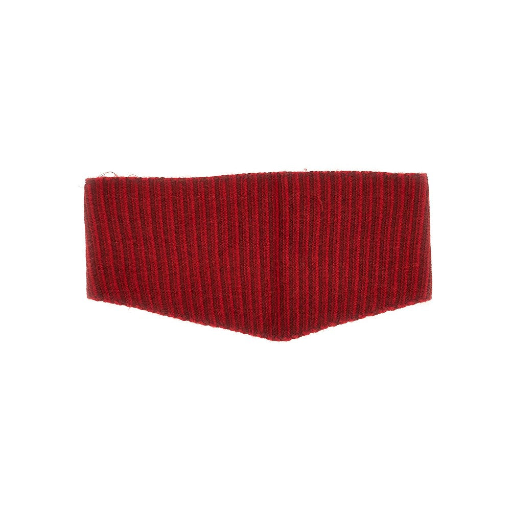 Knitted scarf with striped motif