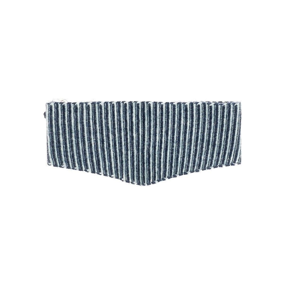 Knitted scarf with striped motif