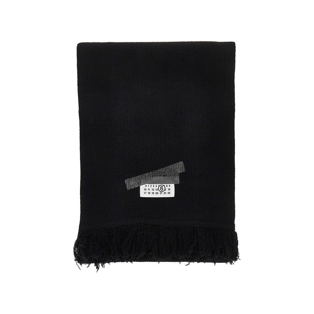 Trompe l'oeil label scarf