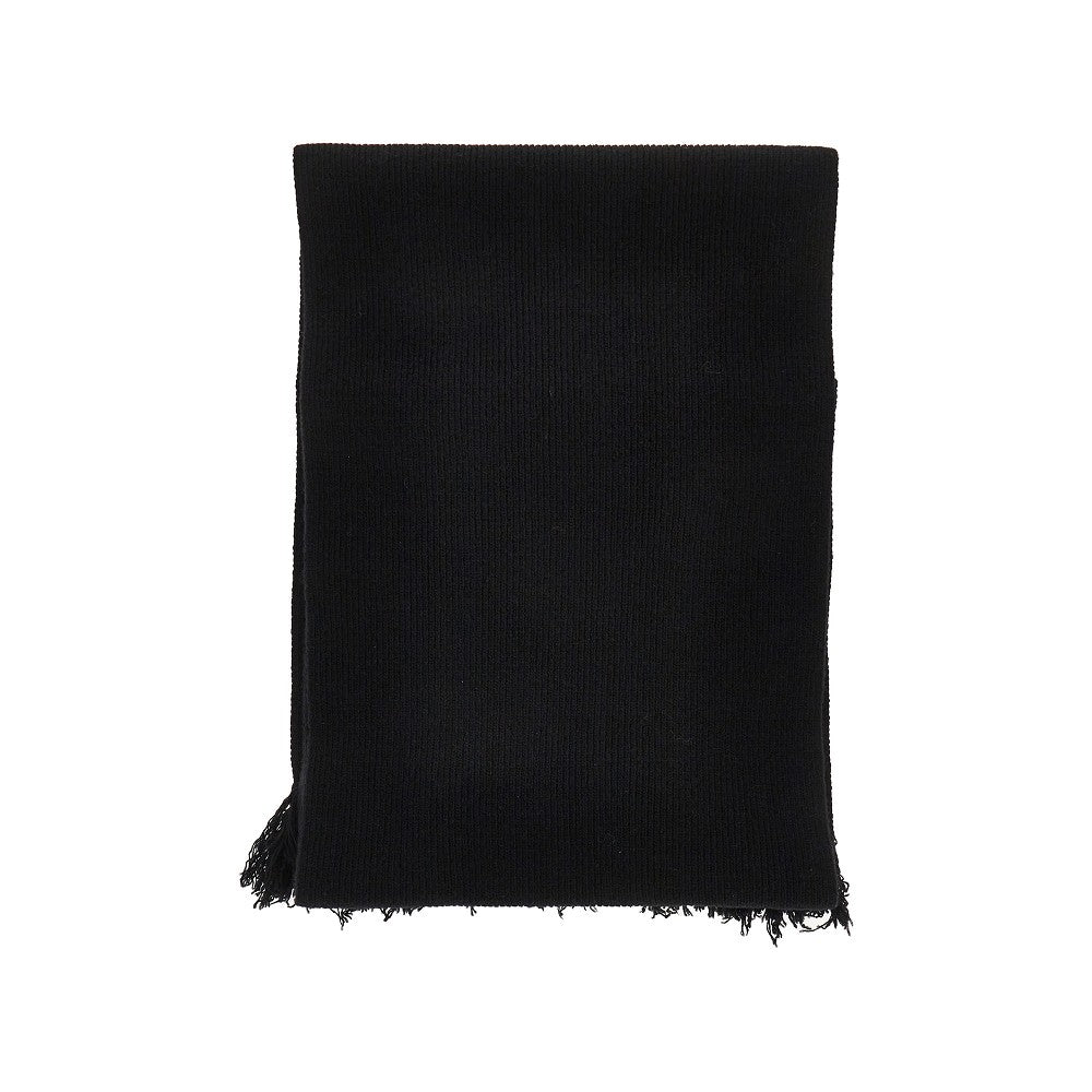 Trompe l'oeil label scarf