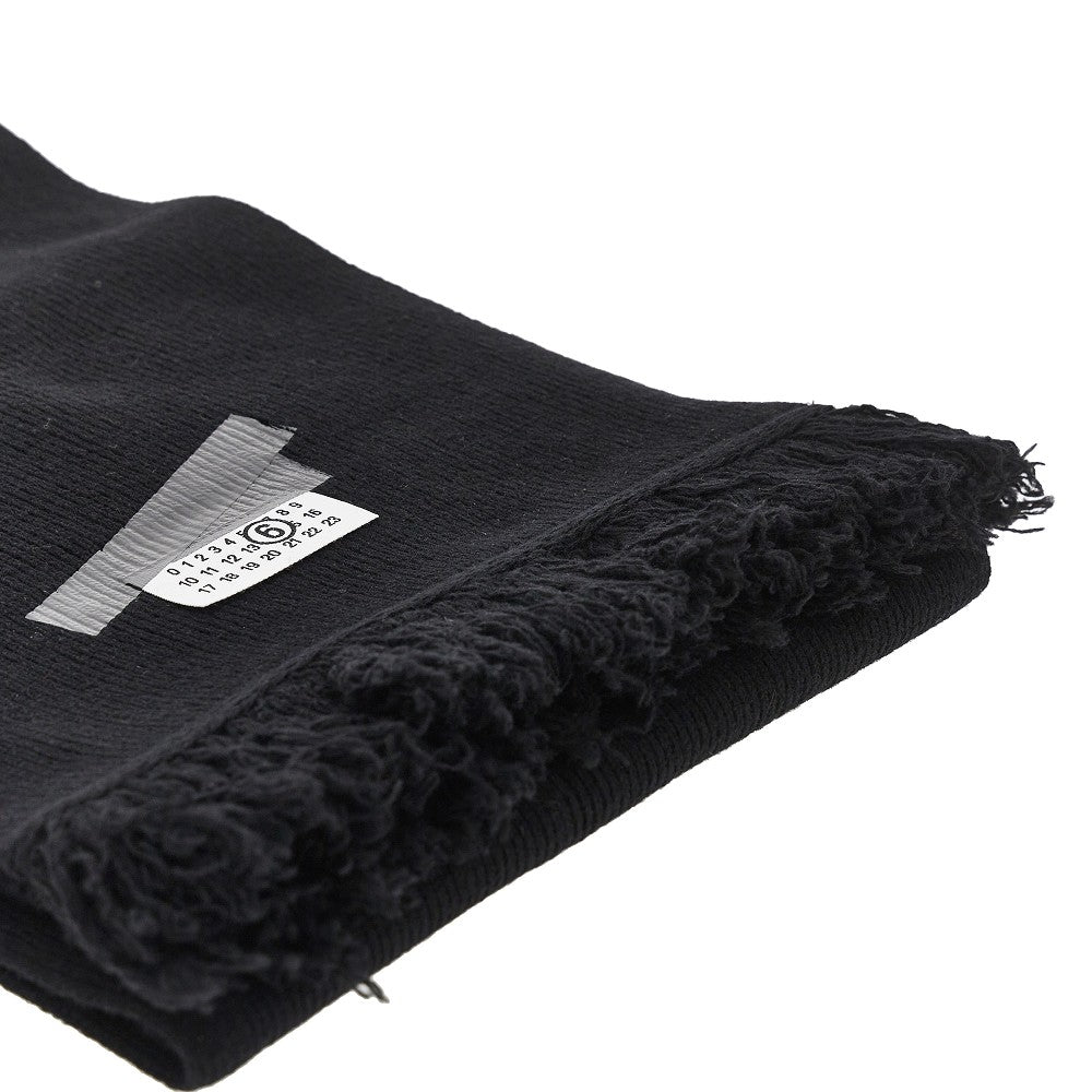 Trompe l'oeil label scarf