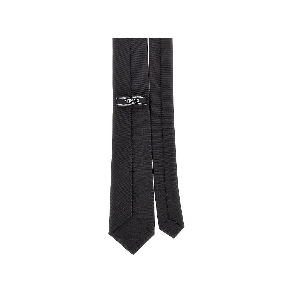 Silk necktie