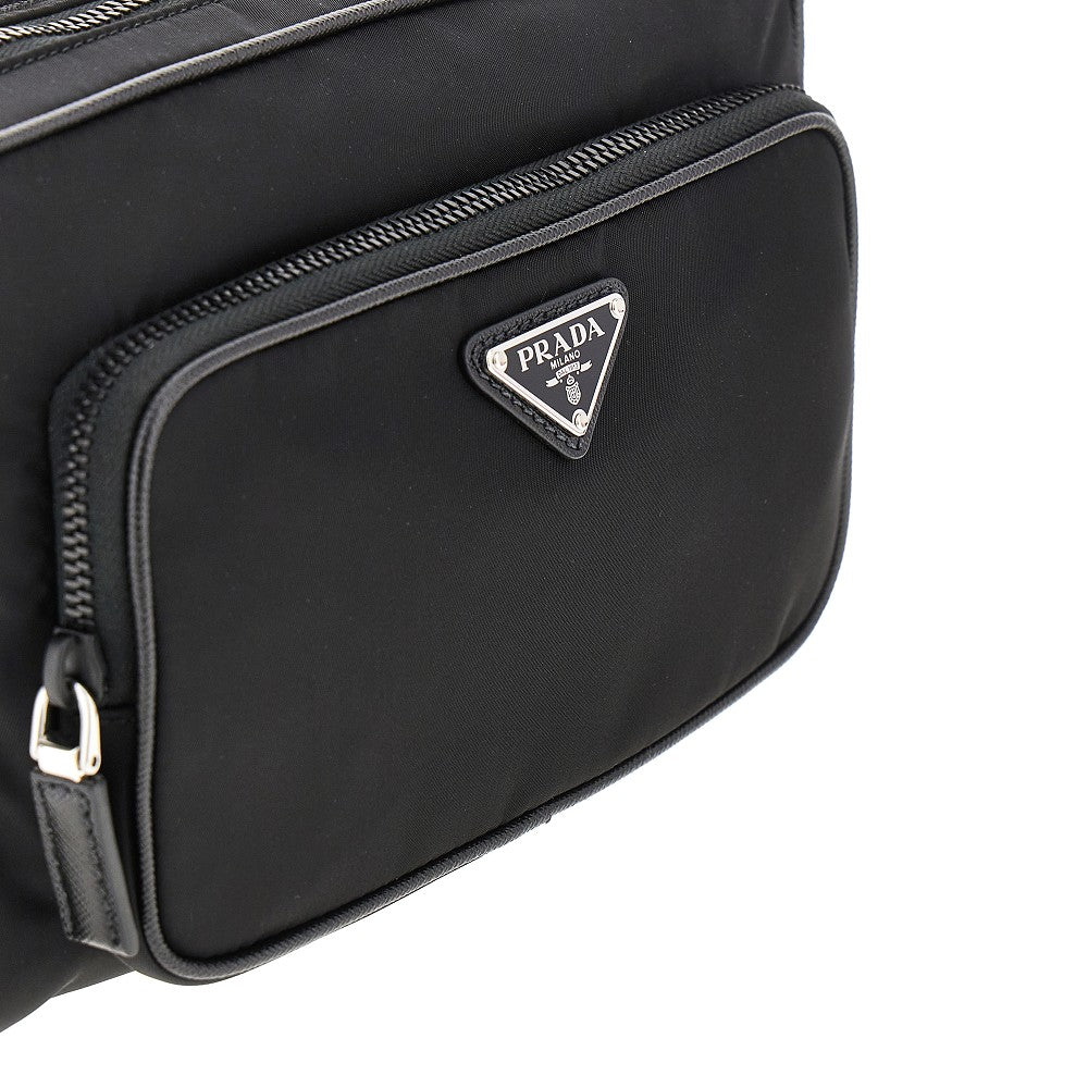 Borsa a tracolla piccola in Re-Nylon
