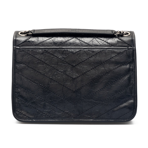 Borsa Niki media in pelle increspata