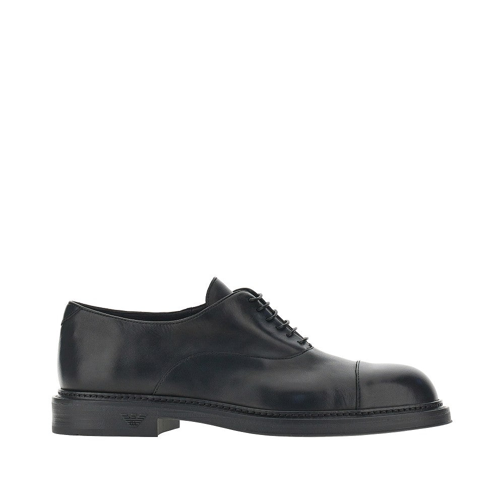 Stringate in pelle