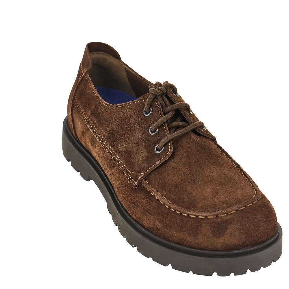 Stringate in suede