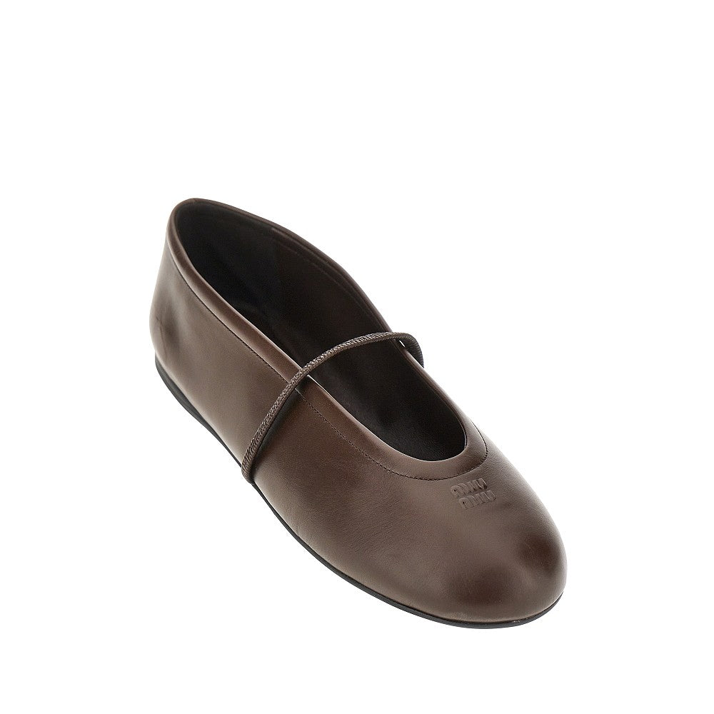 Ballerine in pelle con logo goffrato