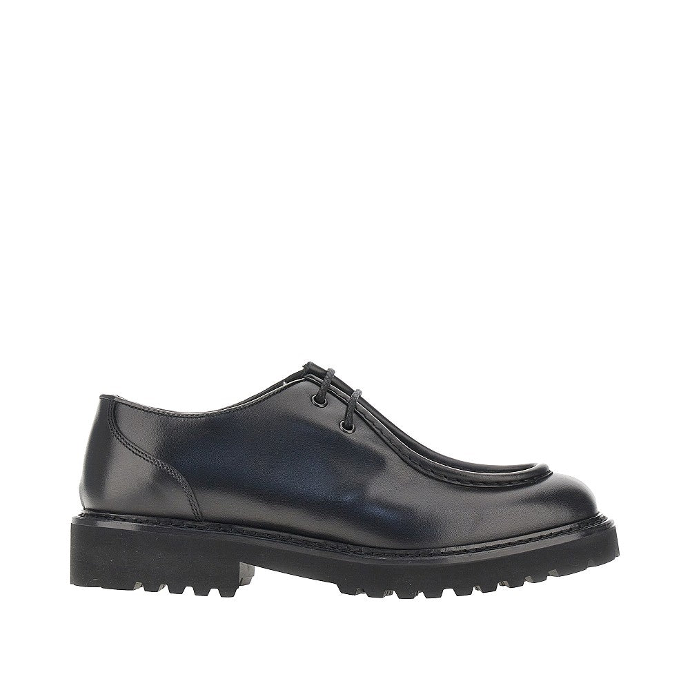 Stringate in pelle