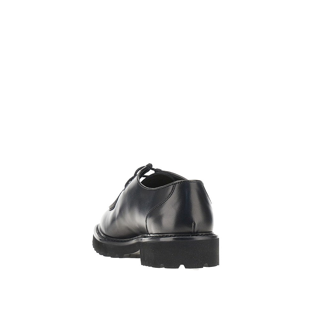 Stringate in pelle