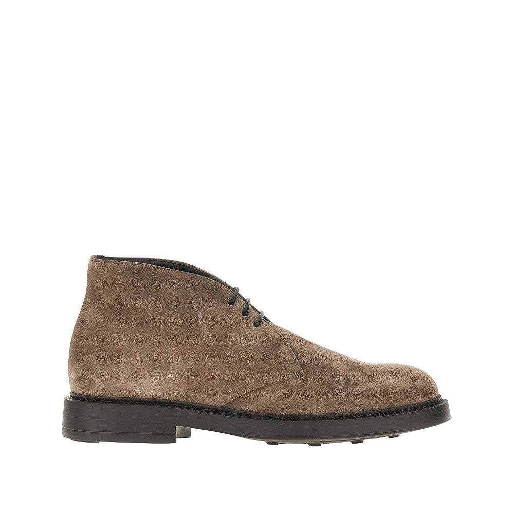 Stringate in pelle scamosciata