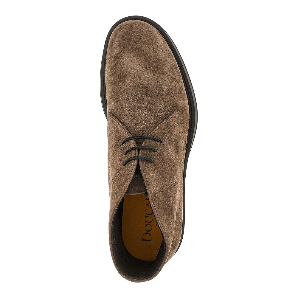 Stringate in pelle scamosciata
