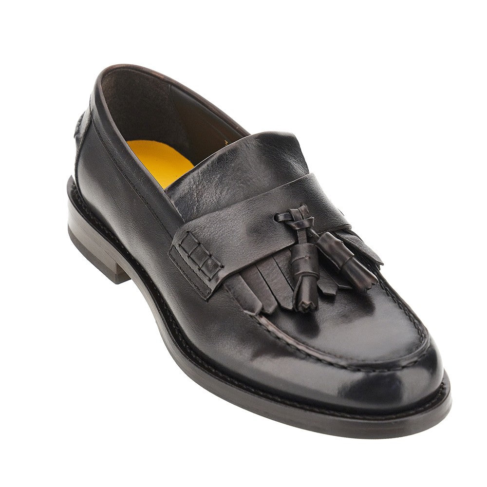 Leather loafers with tassels