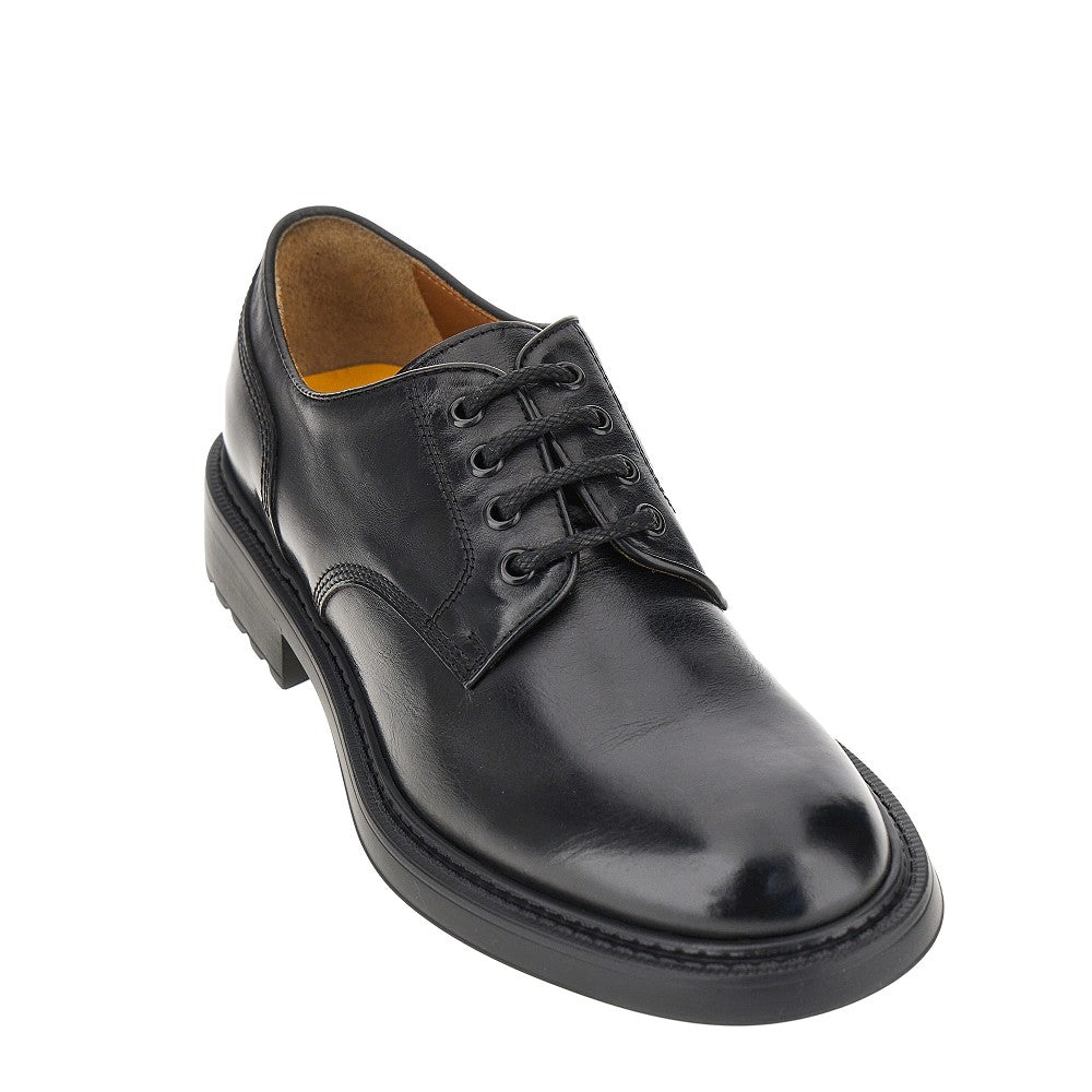 Stringate in pelle