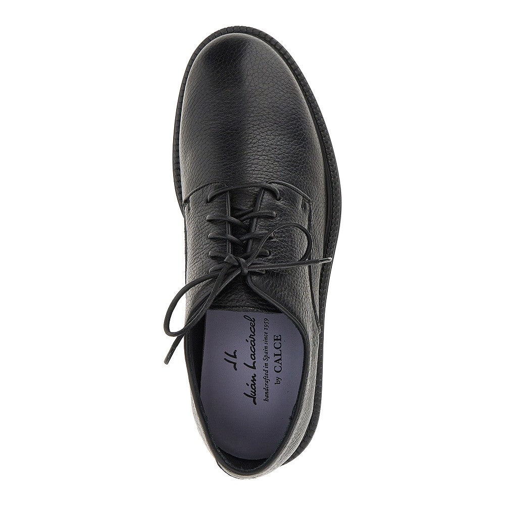 Stringate in pelle martellata
