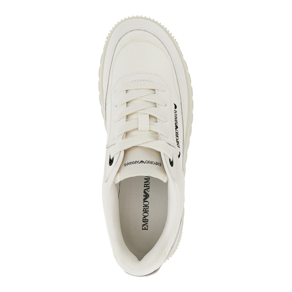 Sneakers in pelle con logo laterale