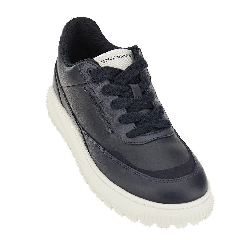 Sneakers in pelle con logo laterale