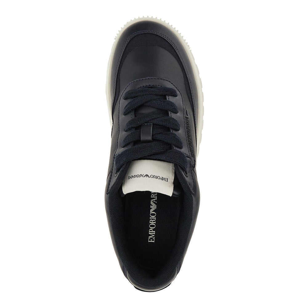 Sneakers in pelle con logo laterale