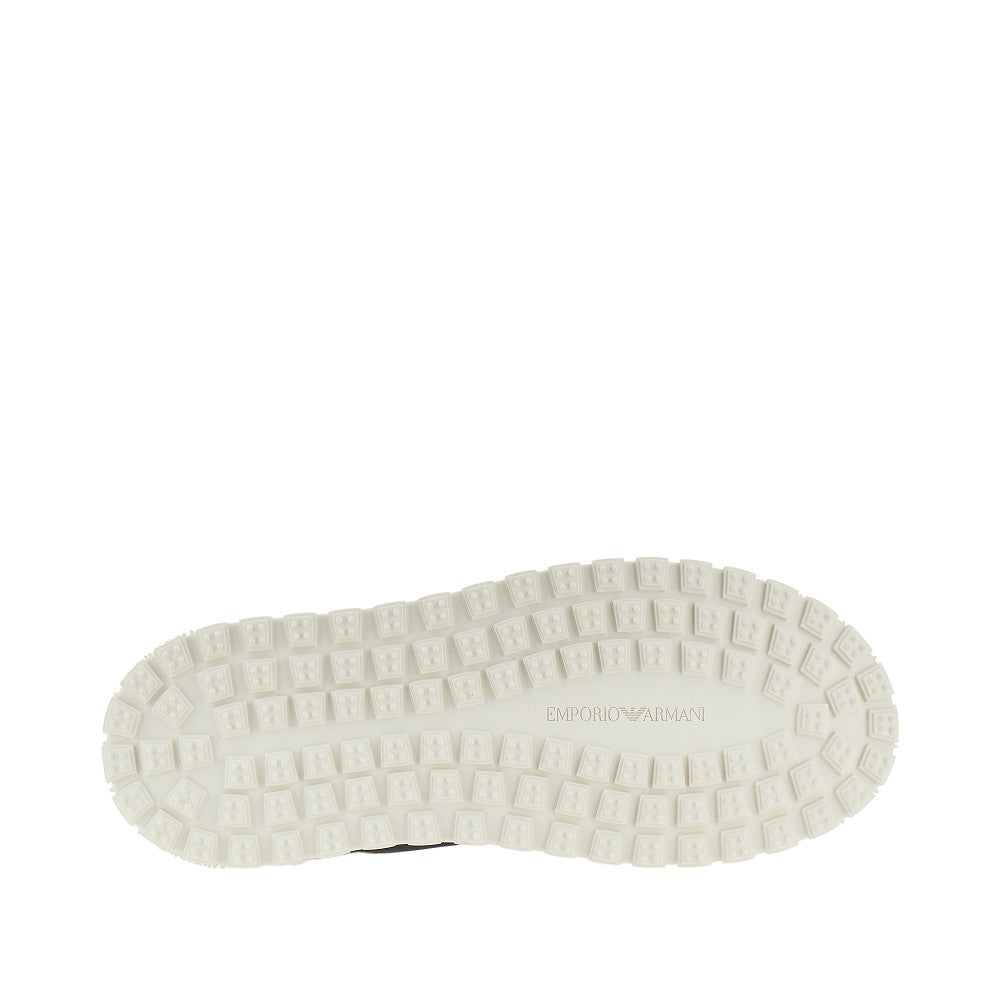 Sneakers in pelle con logo laterale