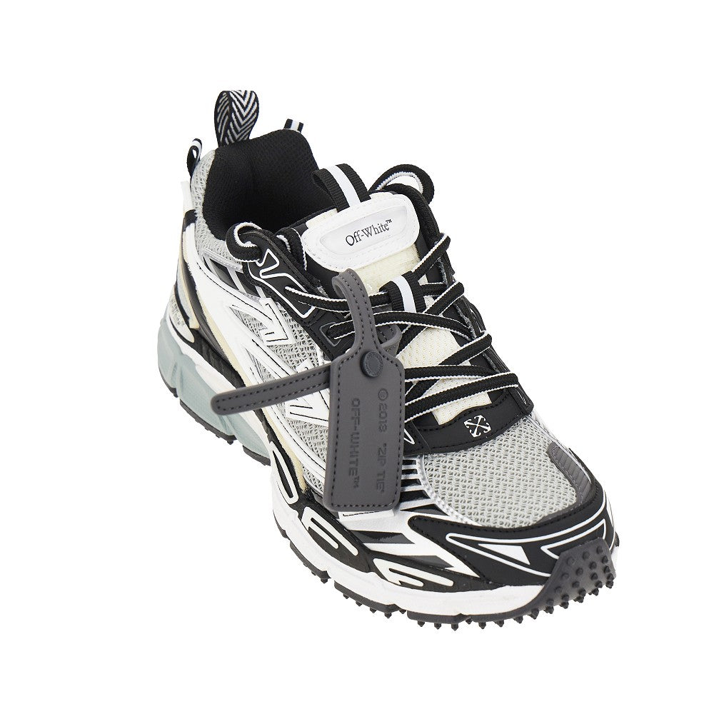 Sneakers 'Ow Be Right Back'