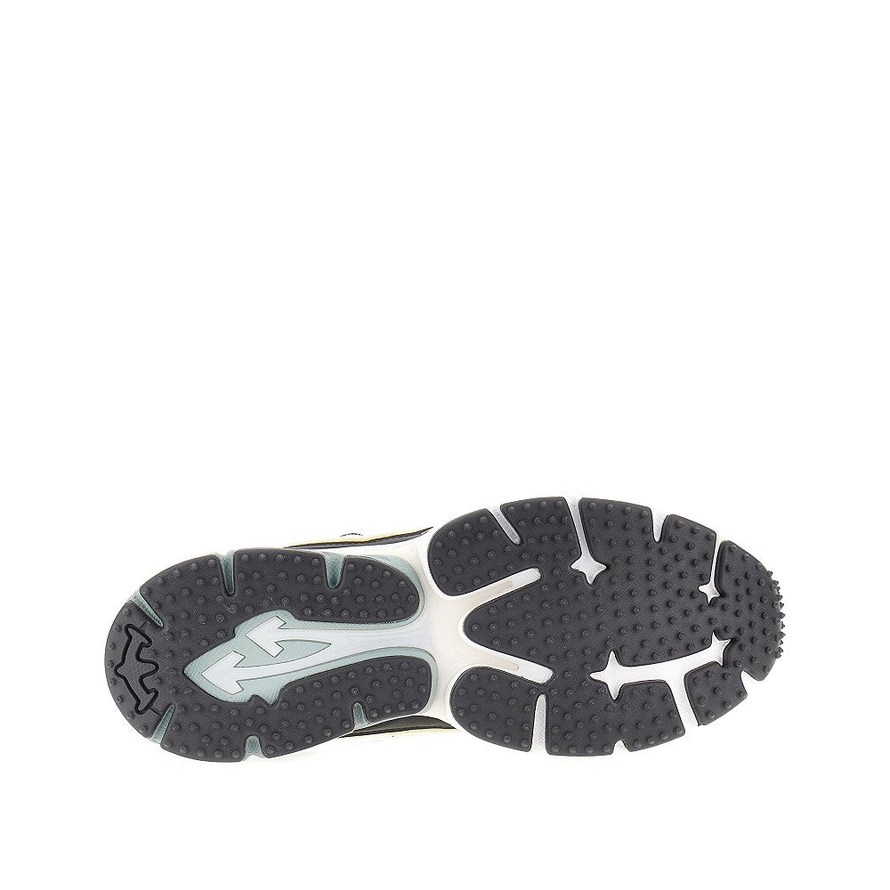 Sneakers 'Ow Be Right Back'