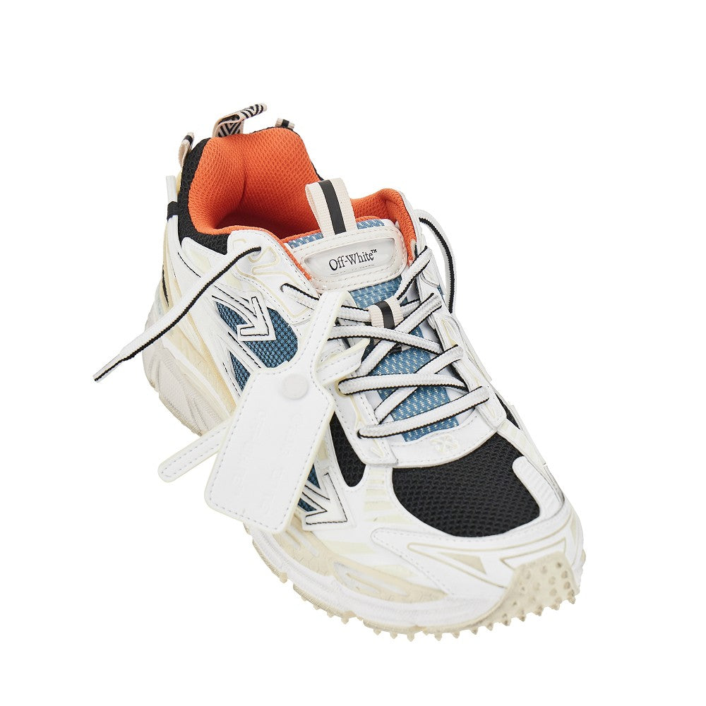 Sneakers 'Be Right Back' Worn Out