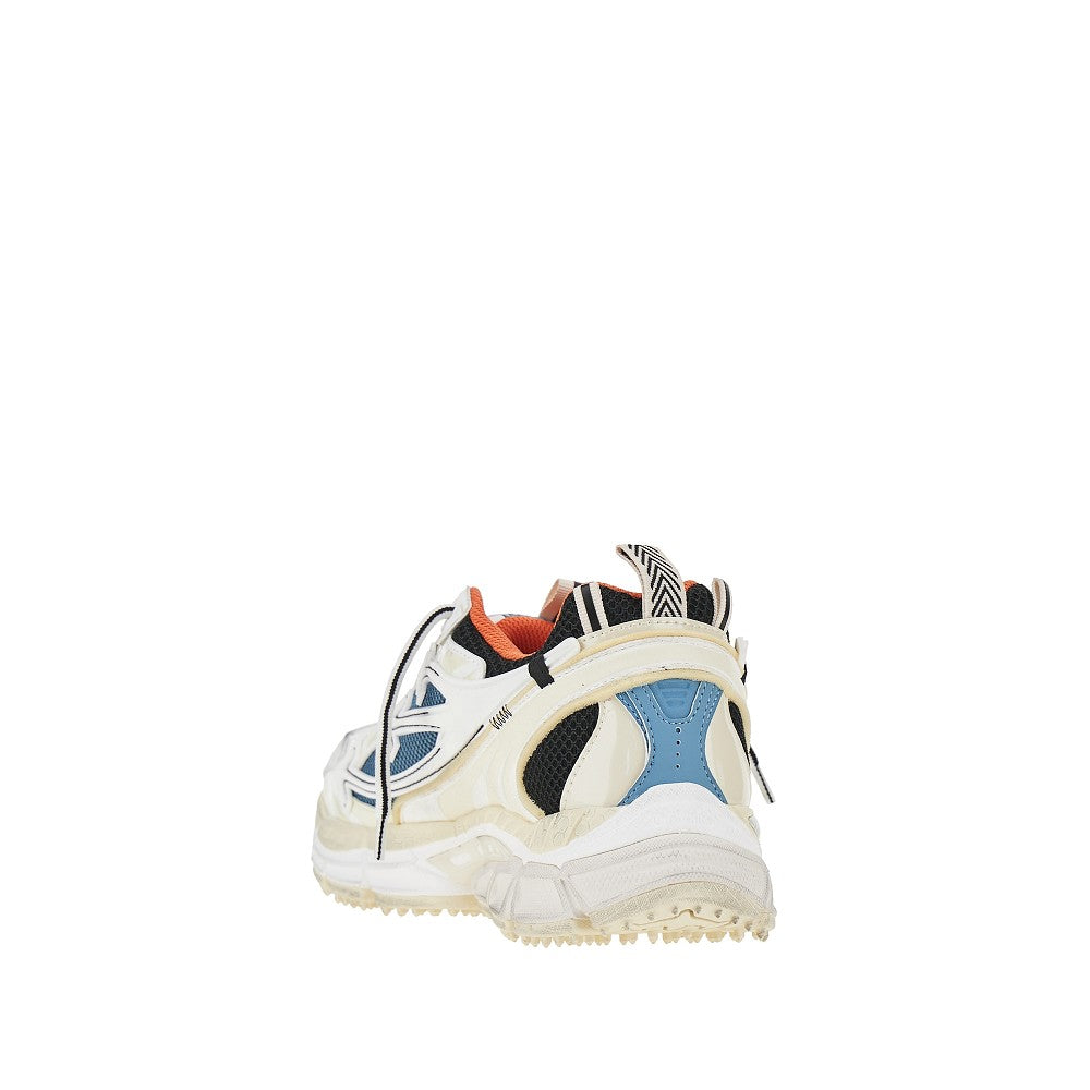 Sneakers 'Be Right Back' Worn Out