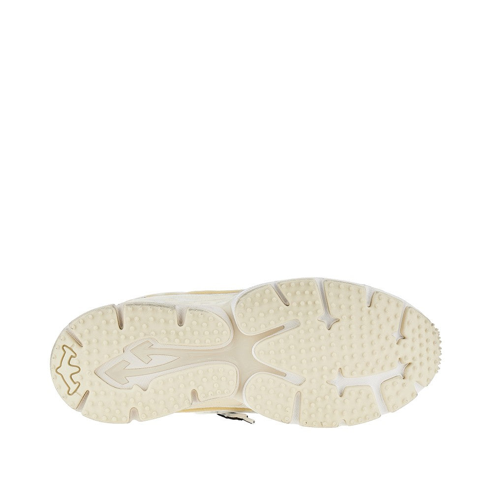 Sneakers 'Be Right Back' Worn Out