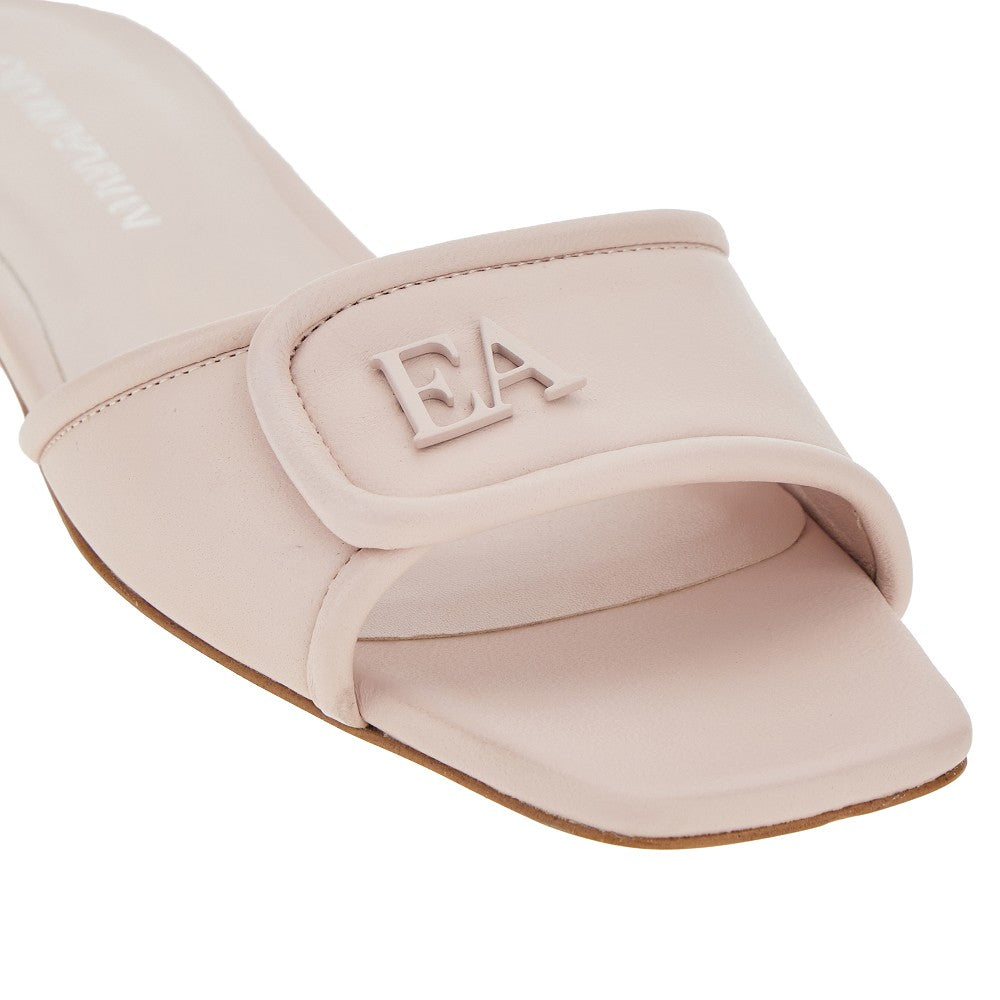 Leather slippers with logo detail