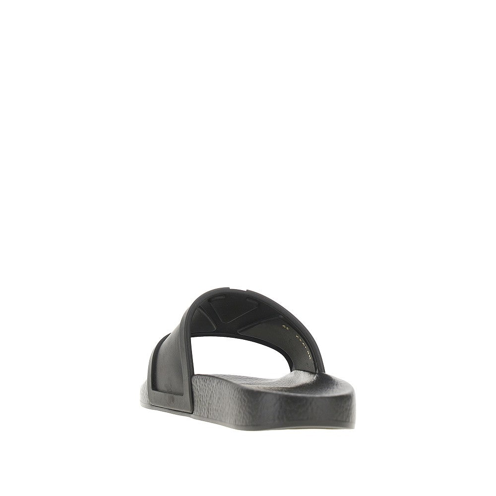 Slides 'Coolside' in gomma