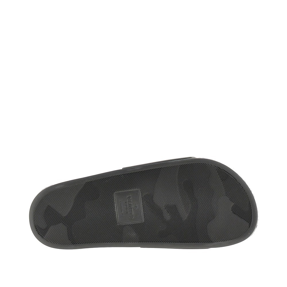 Slides 'Coolside' in gomma