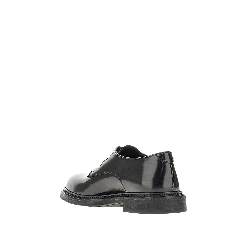 Brushed leather laced shoes