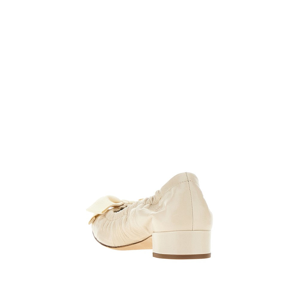 Ballerine in pelle con tacchetto